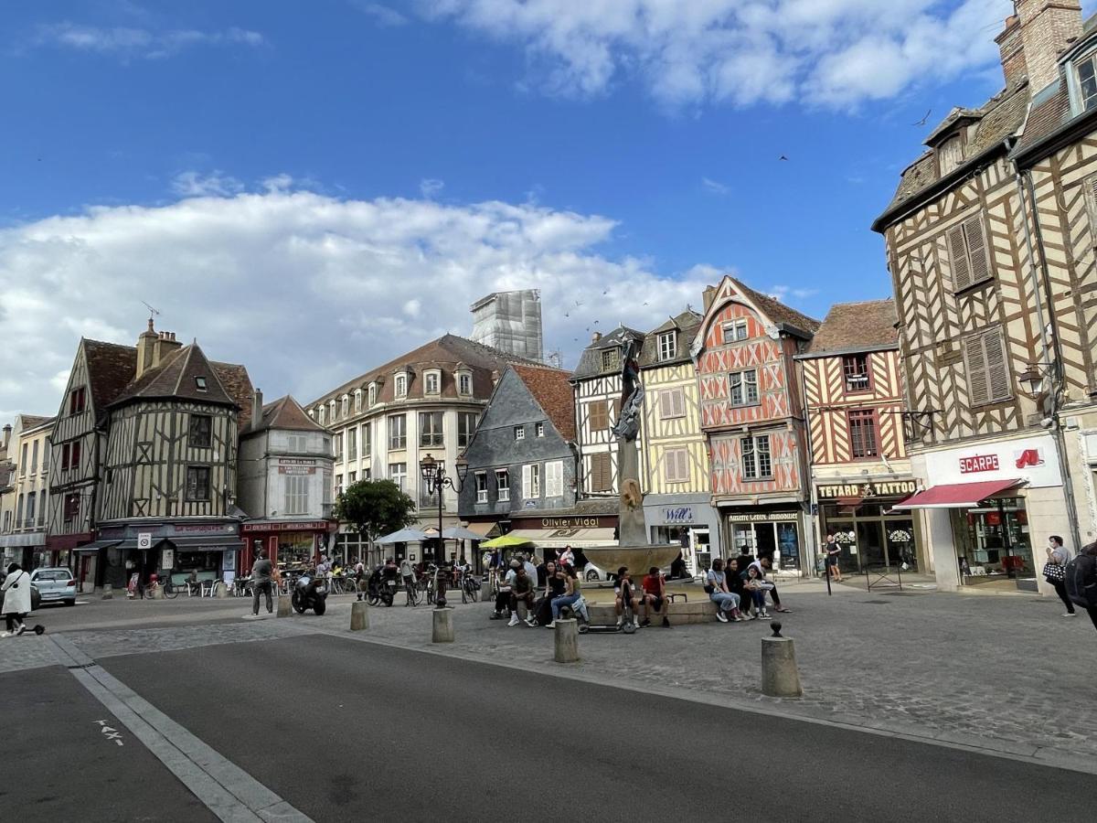 Appartement Le Temple Auxerre Centre Ville Exterior photo